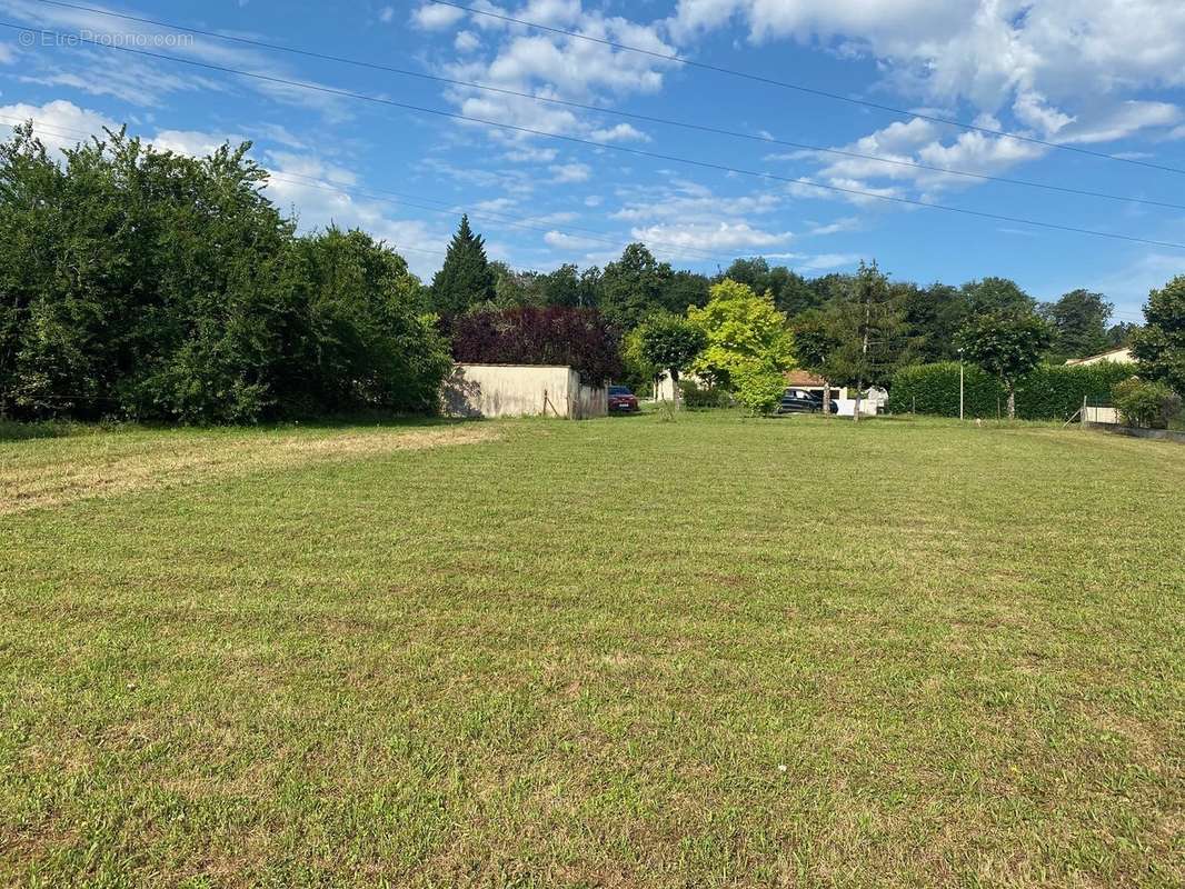 Terrain à LA COURONNE