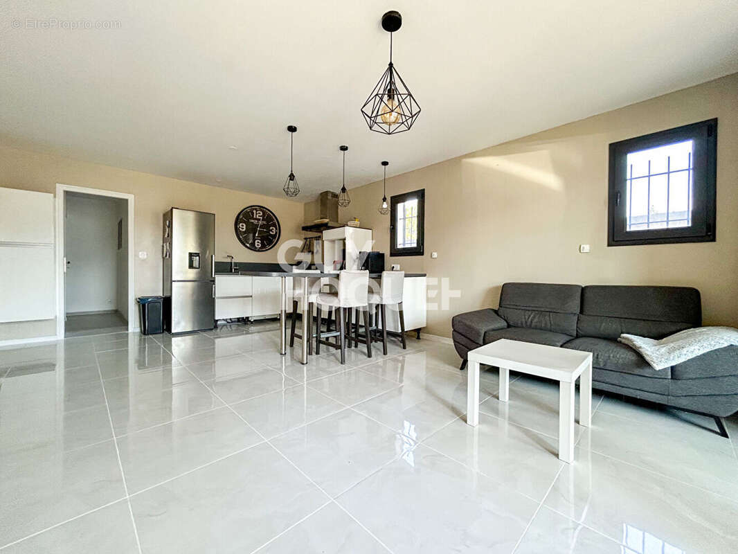 Appartement à L'ISLE-SUR-LA-SORGUE