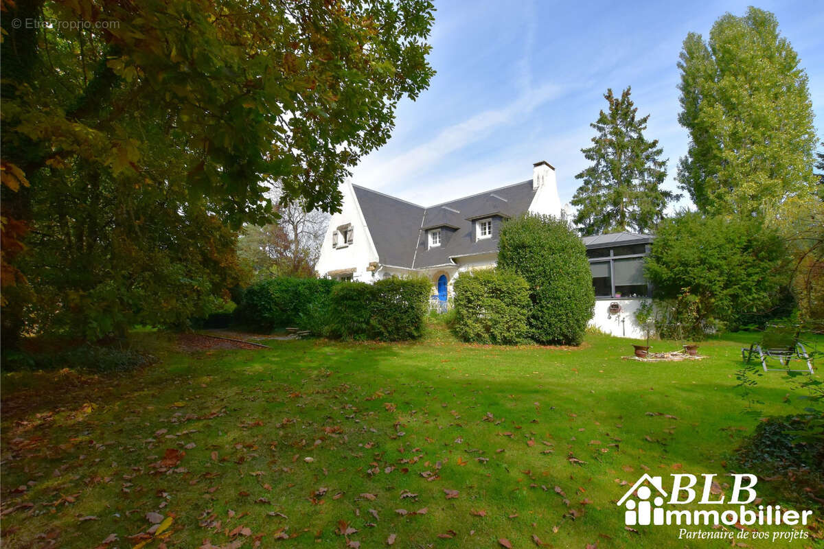 Maison à LES ESSARTS-LE-ROI