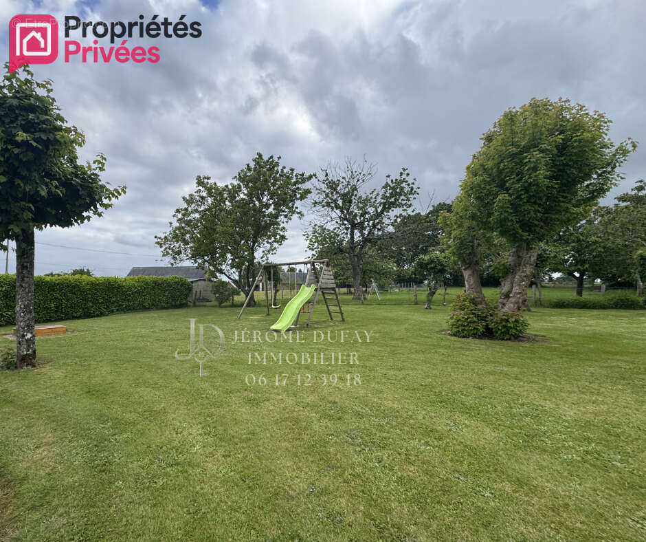Longère en pierre rénovée avec piscine à vendre à Ernée (53500) ? 193 m², 5 chambres, terrain de 3 866 m² ? Mayenne (53) - photo 2