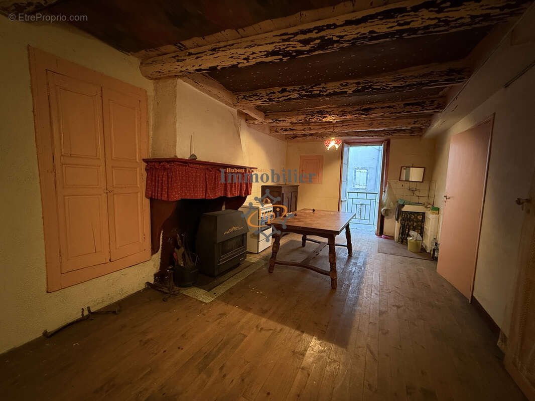VENTE Maison de 96 m2, au coeur du village de Fayet, à rénover - photo 3