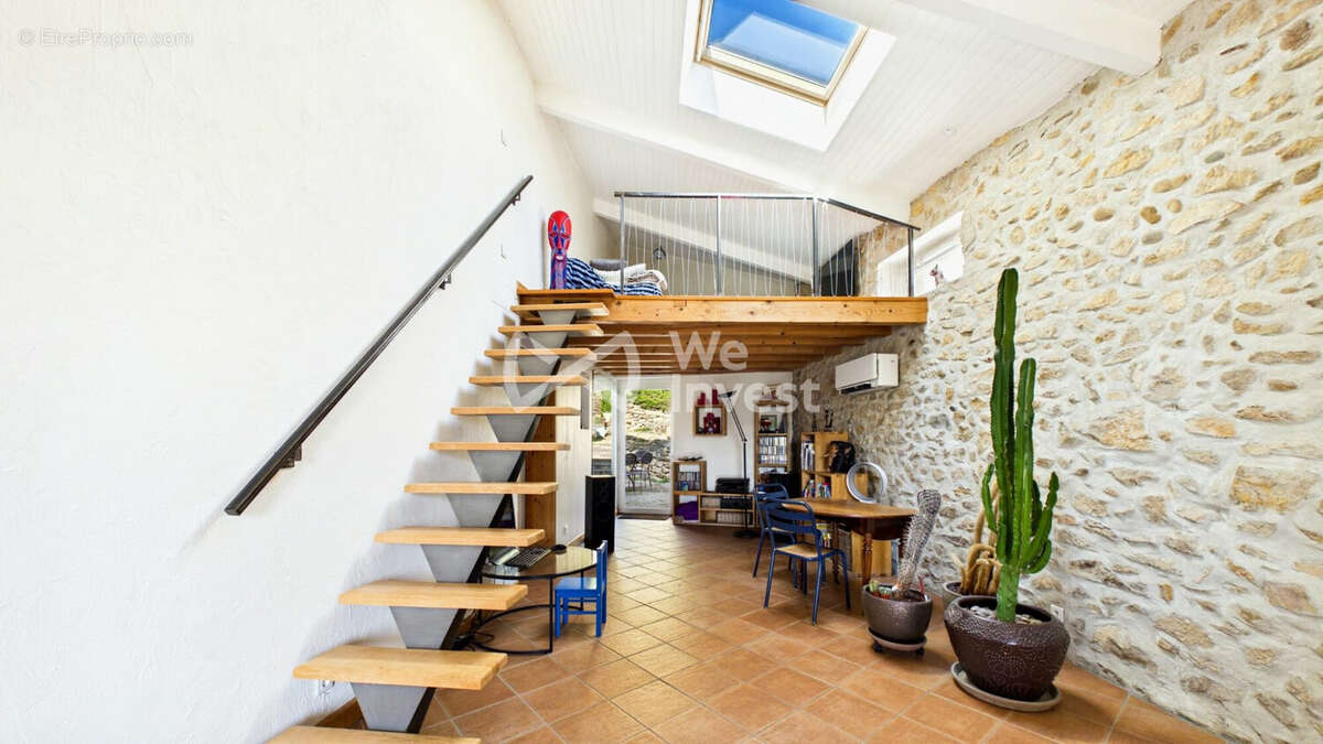 Maison à CHARMES-SUR-RHONE