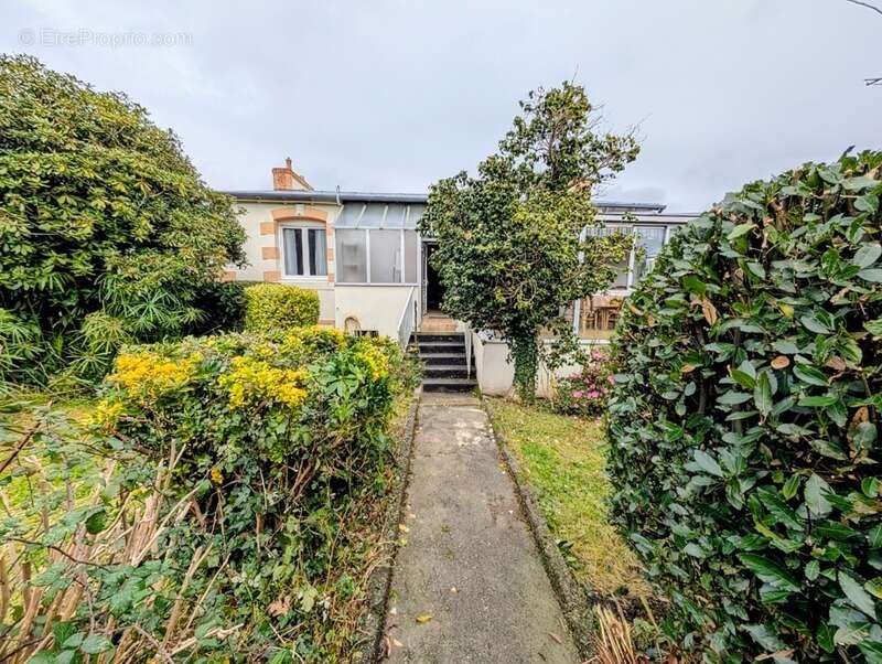 Maison à LE RELECQ-KERHUON