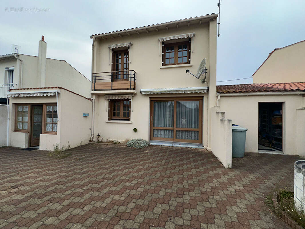 Maison à BOURCEFRANC-LE-CHAPUS