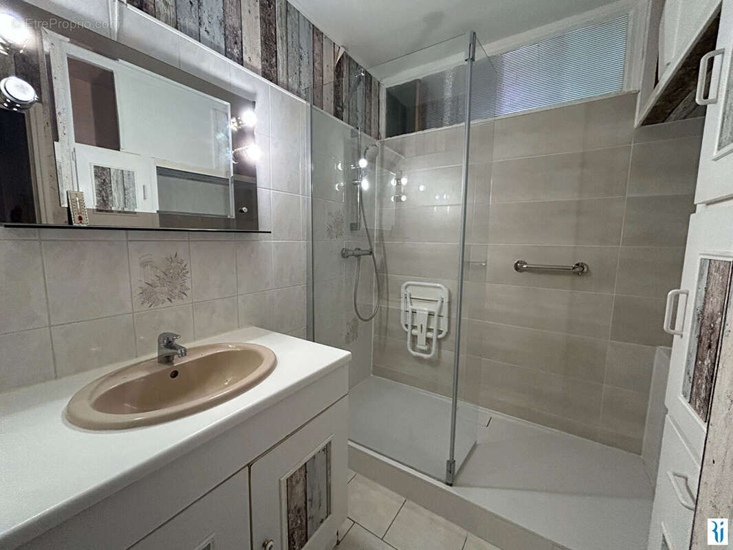 Appartement à MONT-SAINT-AIGNAN