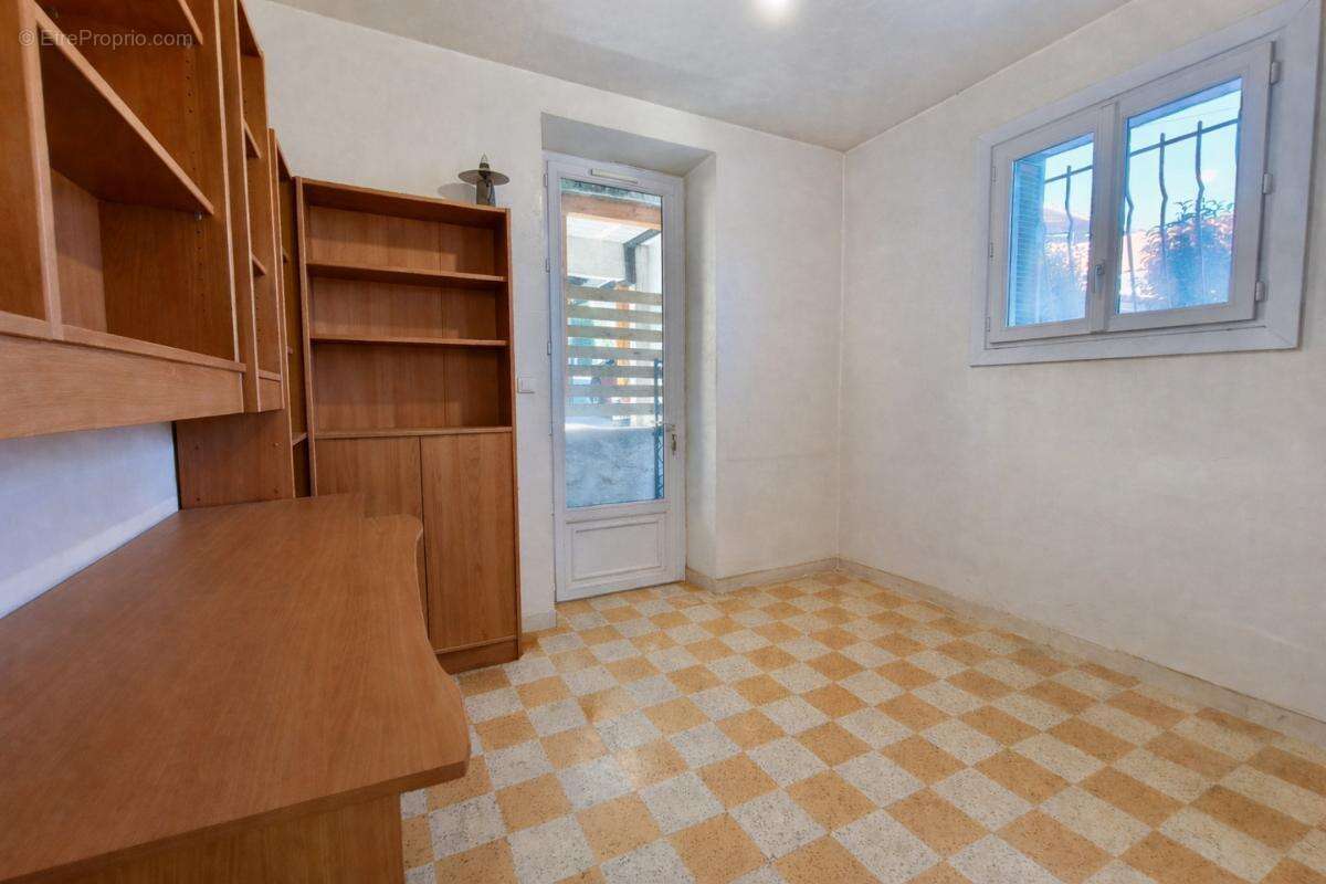 Maison à SAINT-LAURENT-DU-VAR