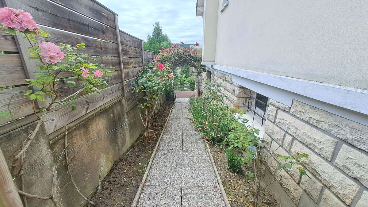 Maison à SAINT-REMY-LES-CHEVREUSE