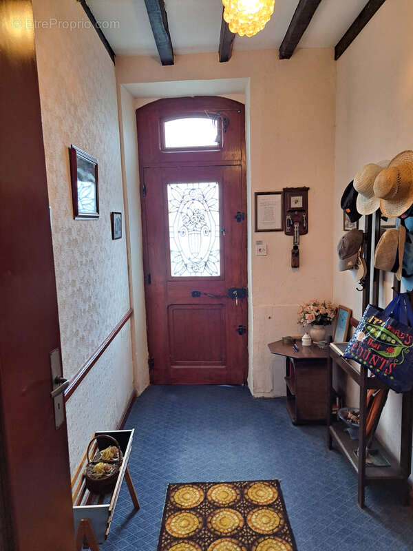 Grande maison familiale avec jardin, garage et dépendances - photo 26