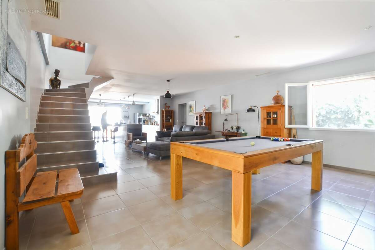 Montady – Maison familiale de 184 m² avec piscine et véranda - photo 4