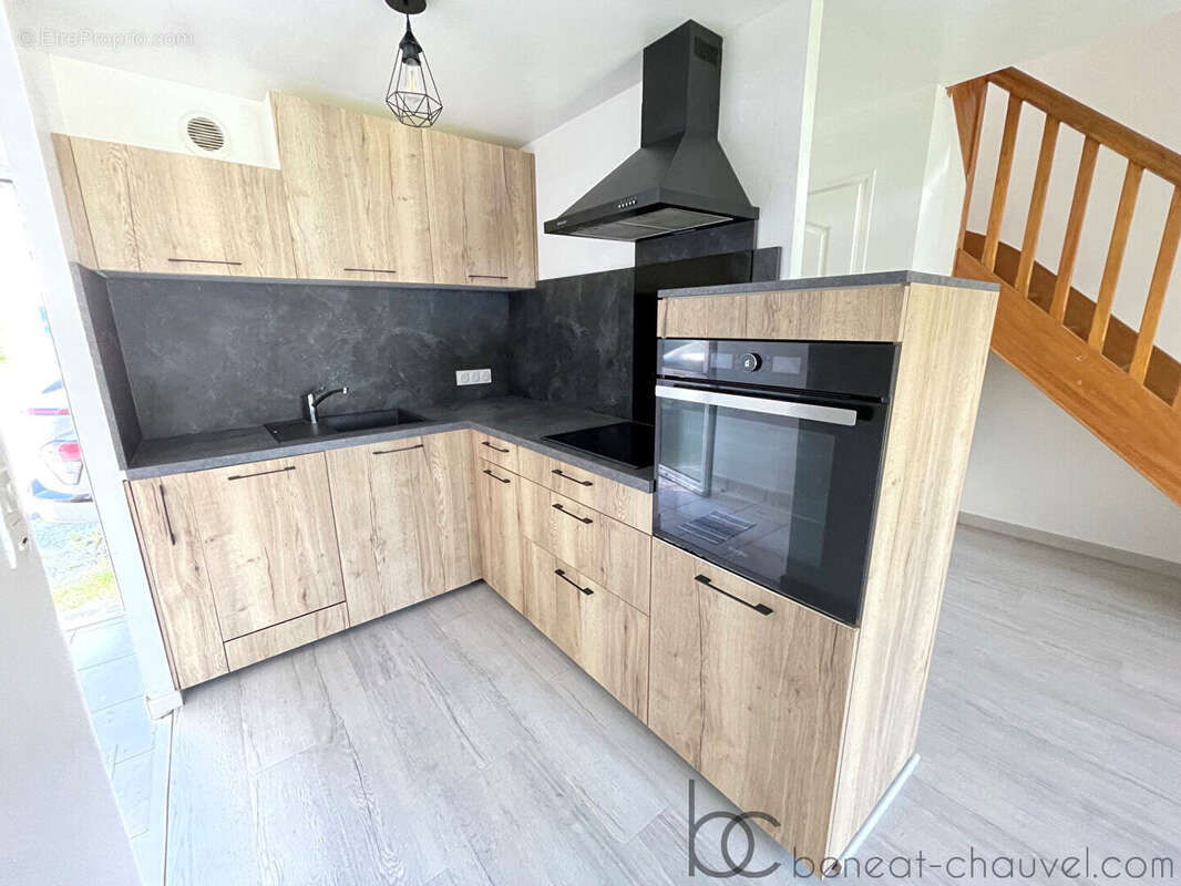 VENTE Maison en Pierre Rénovée  2 Chambres  49 m²  Parking  Proche Bourg SARZEAU (56370) - photo 3