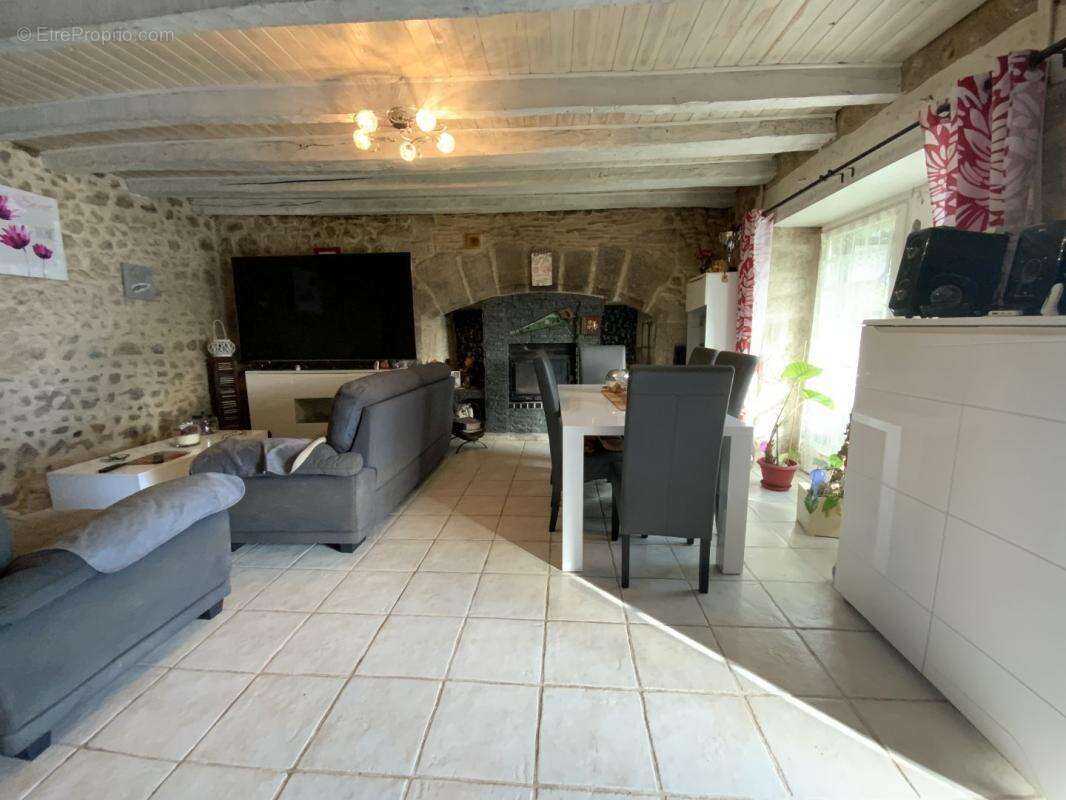 Maison à SAINT-PARDOUX-LES-CARDS