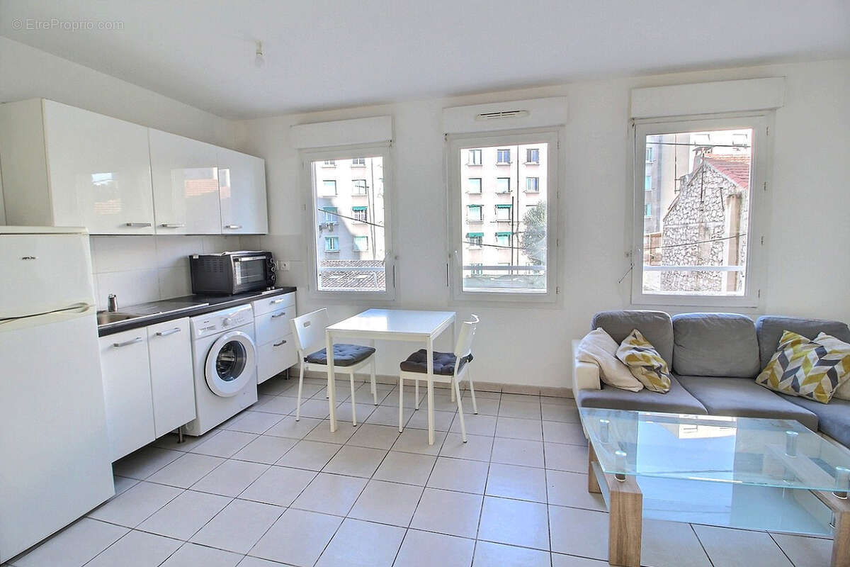 Appartement à MARSEILLE-5E