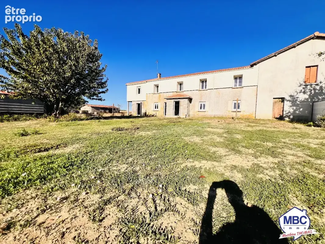 Maison à LA BOISSIERE-DU-DORE