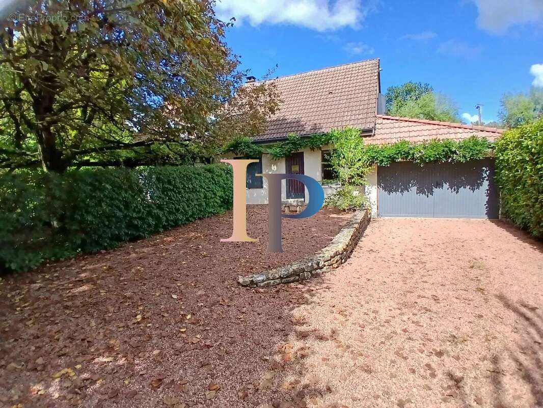 Maison à LA CLAYETTE