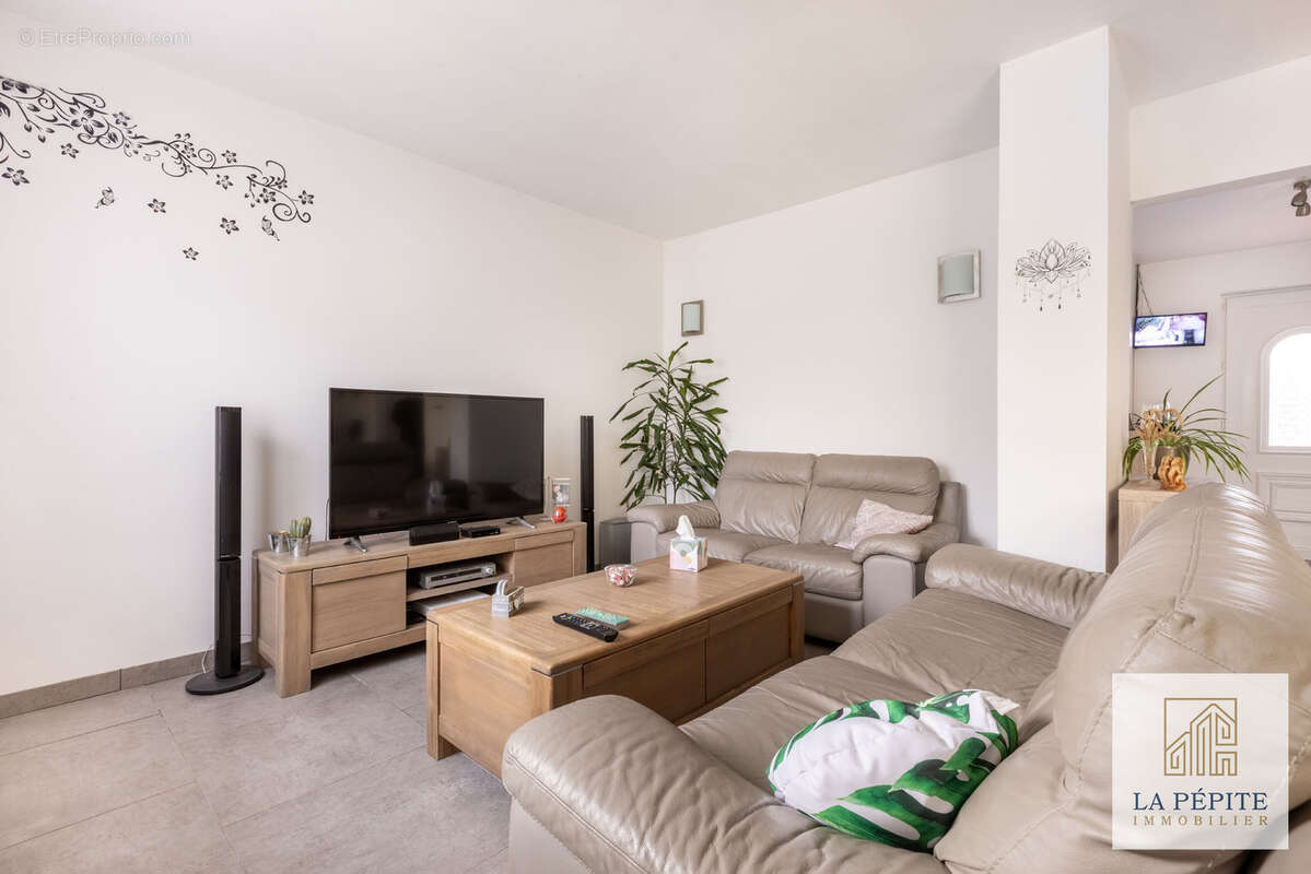 Maison à AULNOYE-AYMERIES