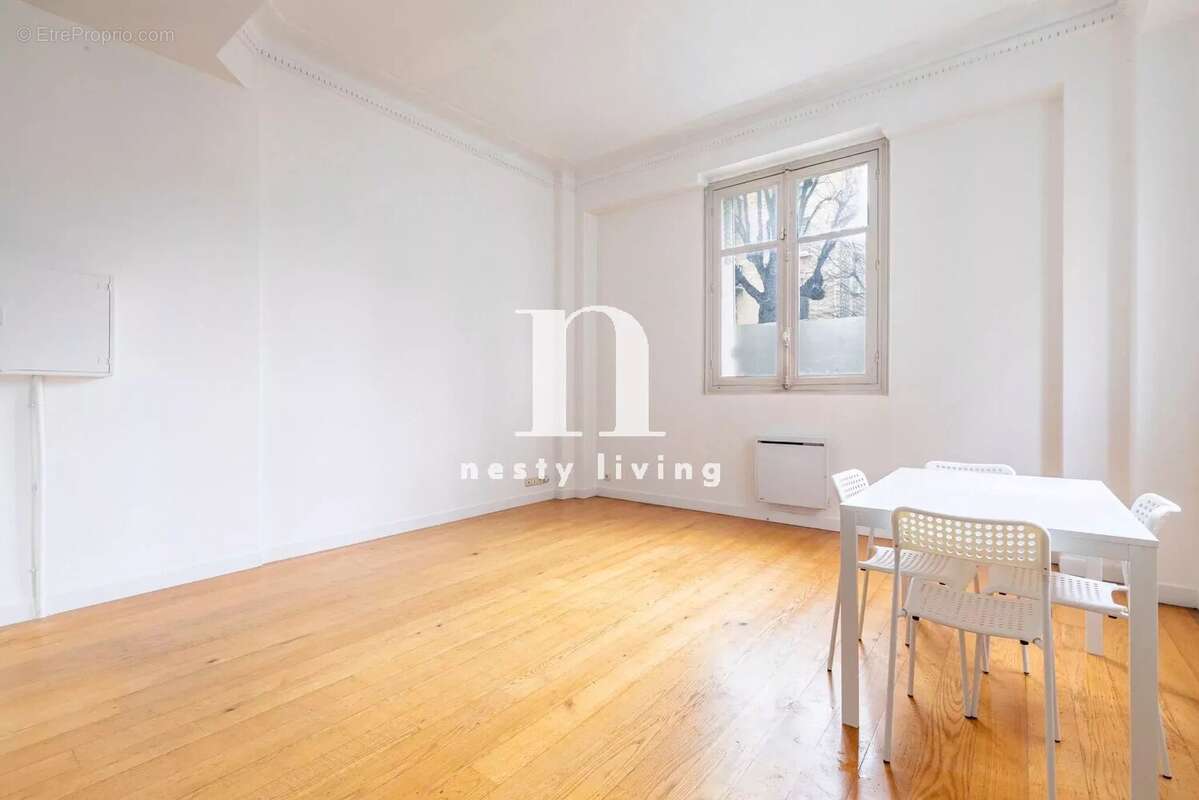 Appartement à NEUILLY-SUR-SEINE