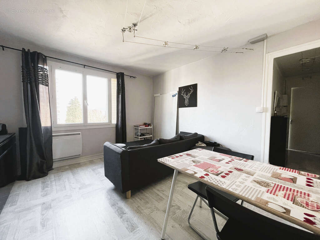 Appartement à SAINT-MARTIN-D'HERES