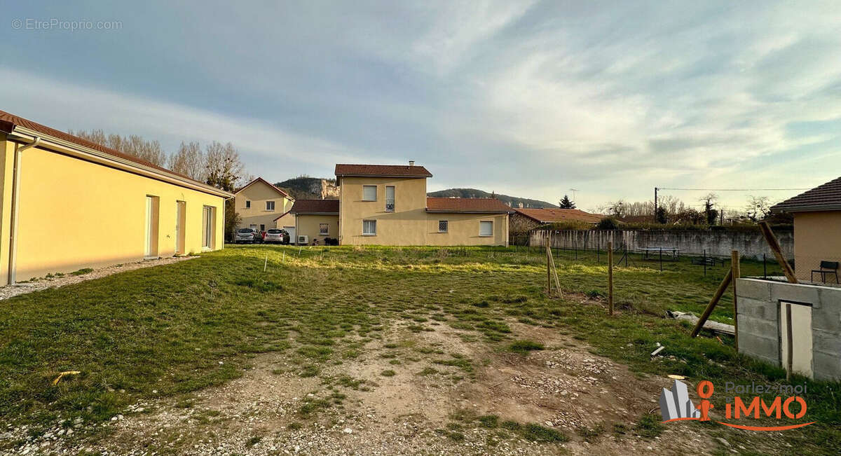 Terrain à HIERES-SUR-AMBY