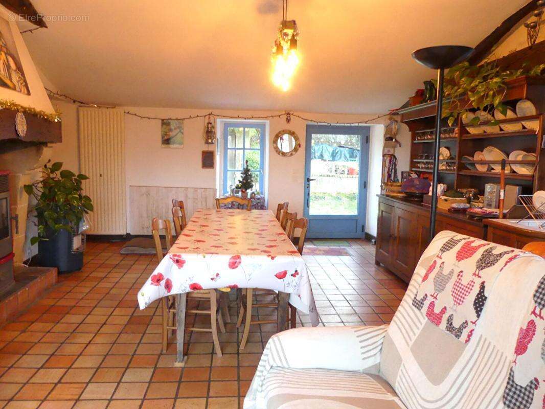Maison à LA CHAPELLE-BASSE-MER