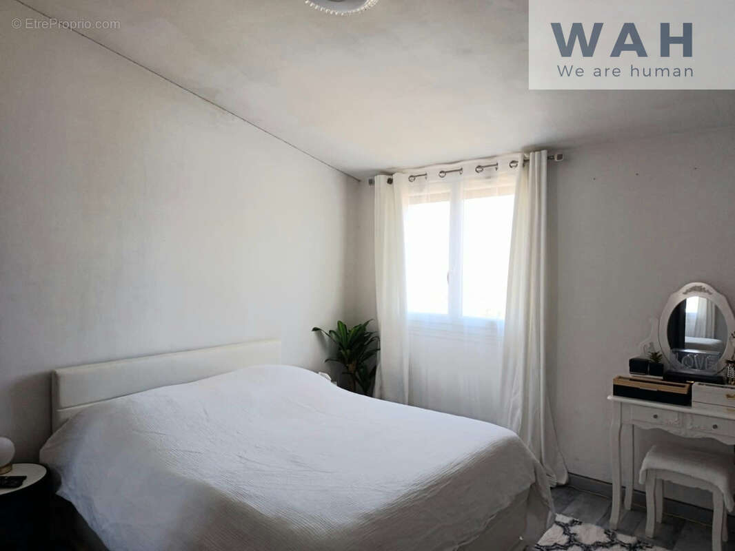 Vente maison t5 en r+1 avec jardin et piscine - lunel (34400) - photo 9