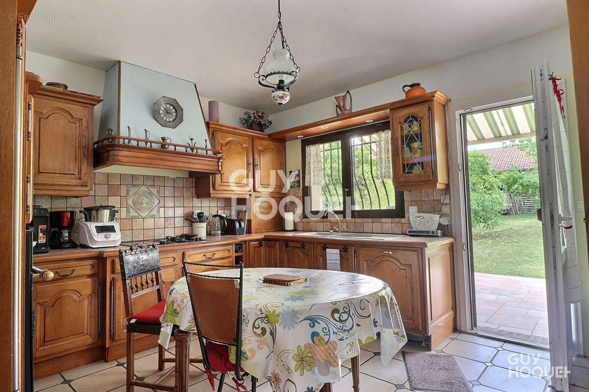 A VENDRE Villa Brétigny Sur Orge 11 pièces 247 m2 sur 1000 m² de terrain - photo 6