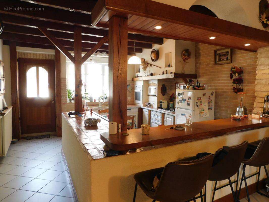 Is-sur-tille - maison atypique - 6 pièces - 3 chambres - 110 m² habitables - photo 2