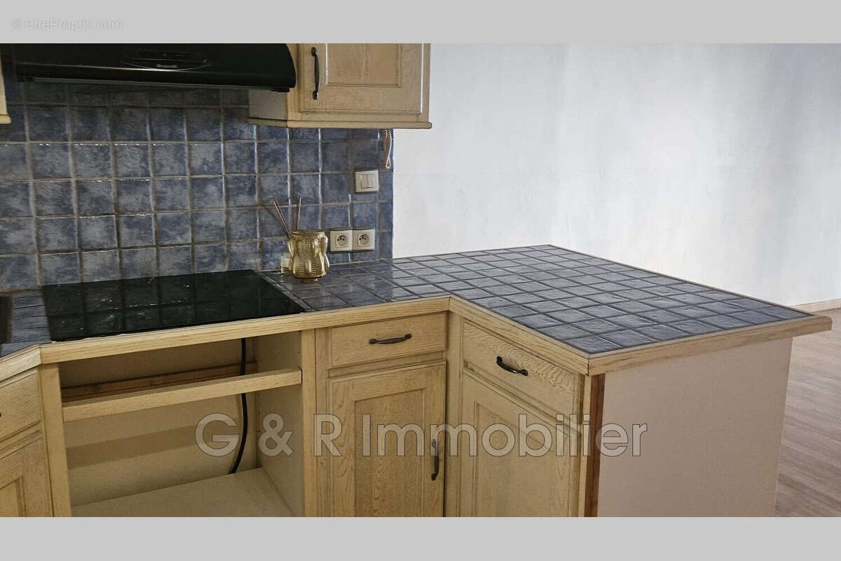 Appartement 34 m² à Cuges-Les-Pins  - photo 2