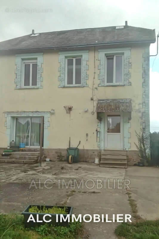 Maison à COURCITE