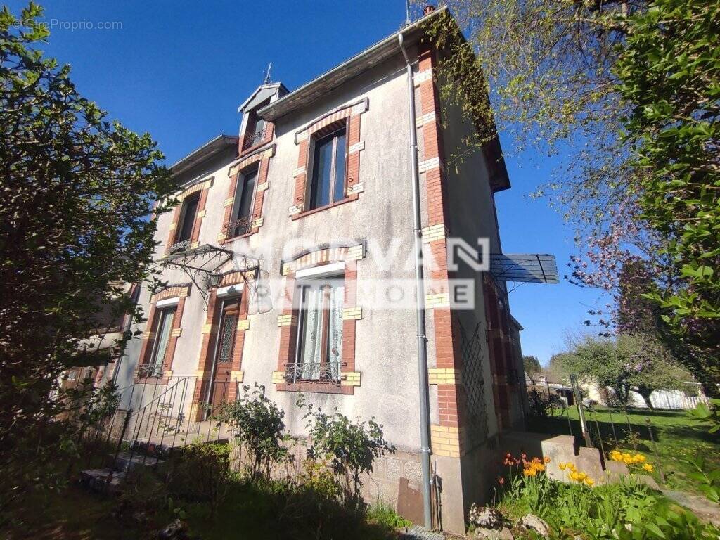Maison à OUROUX-EN-MORVAN