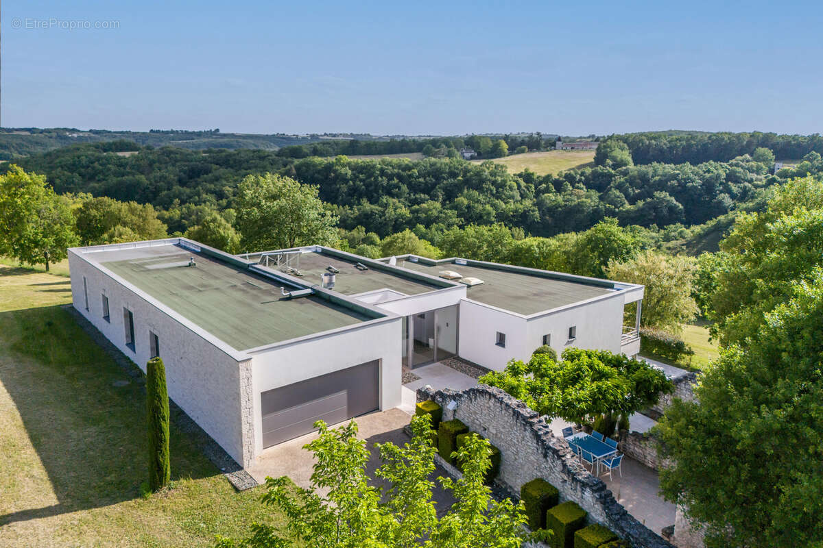 Maison à MONTAIGU-DE-QUERCY