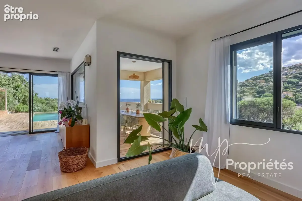 À VENDRE – Cavalaire-sur-Mer – Villa contemporaine avec vue mer 4 suites et prestations haut de gamme - photo 17