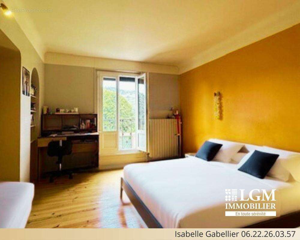 Maison à VIC-LE-COMTE