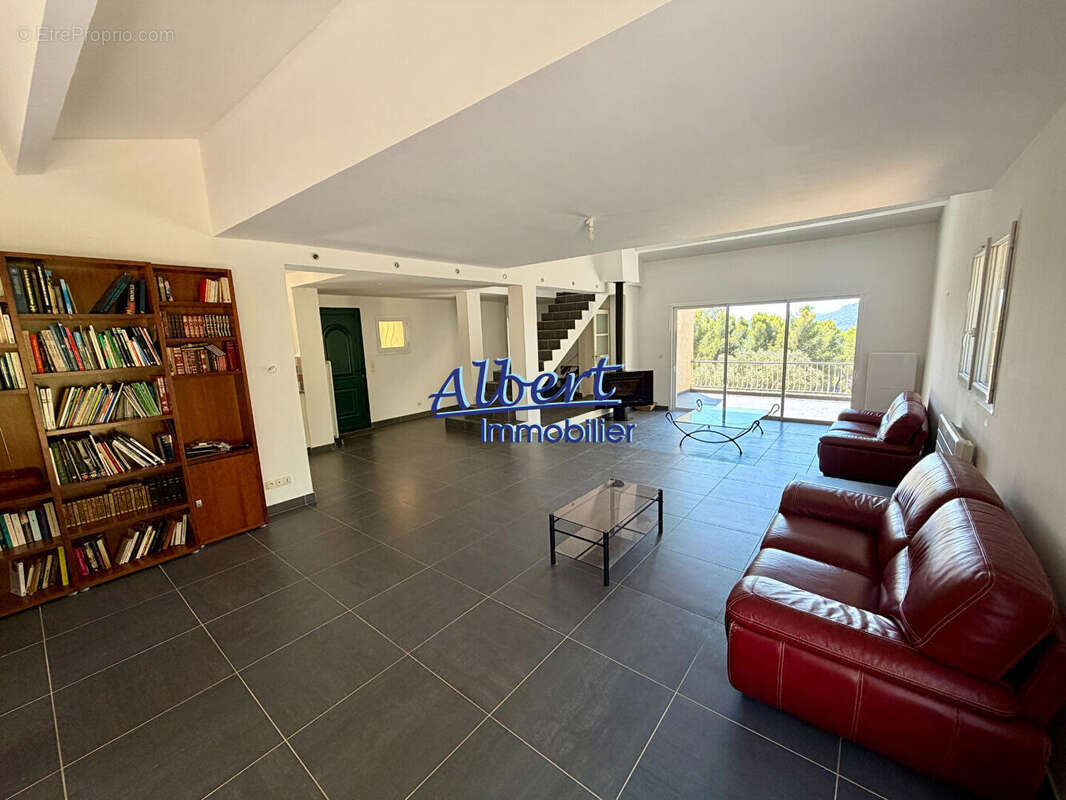 Villa Ollioules 7 pièce(s) 195 m2 - photo 4