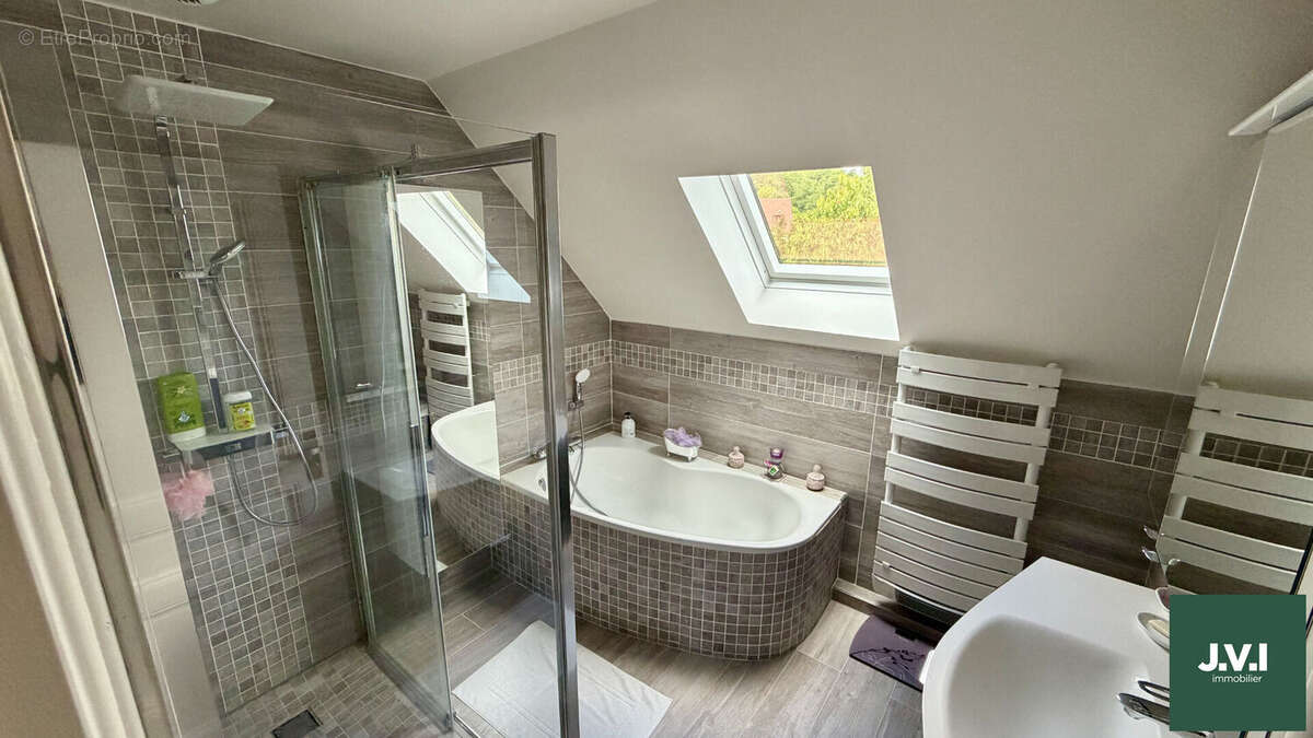 A VENDRE GROSLAY Maison 8 pièces 212 m² - photo 10