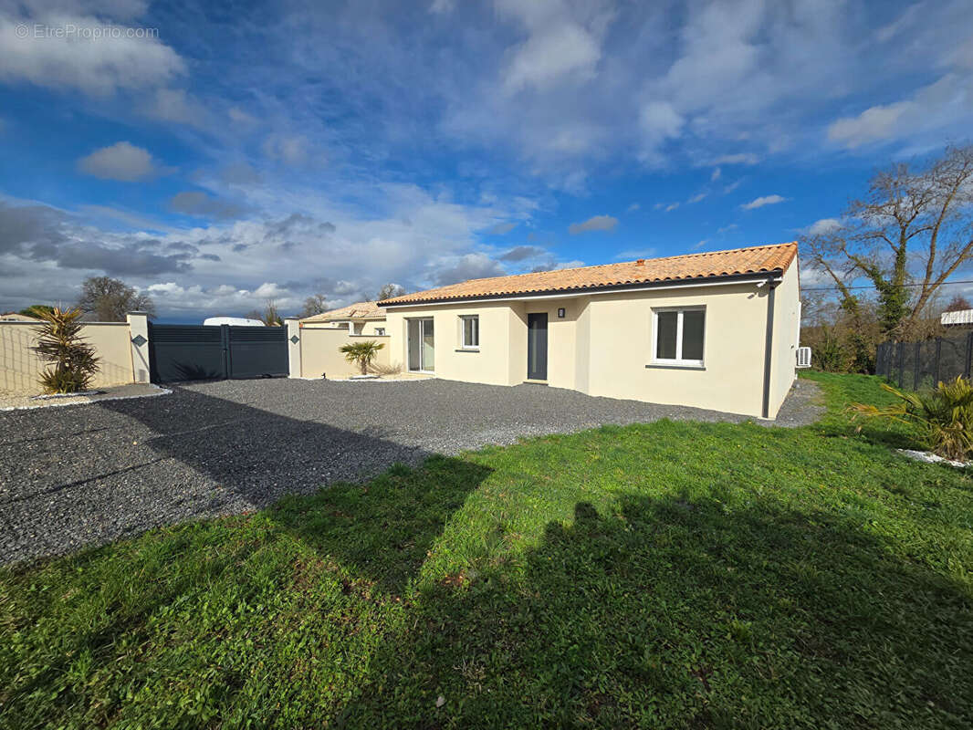 Maison à LA COURONNE
