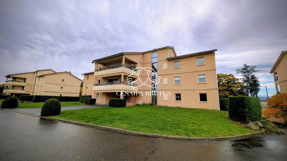 Appartement à VEAUCHE