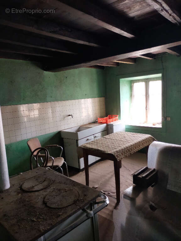 Maison à CELLES-SUR-DUROLLE