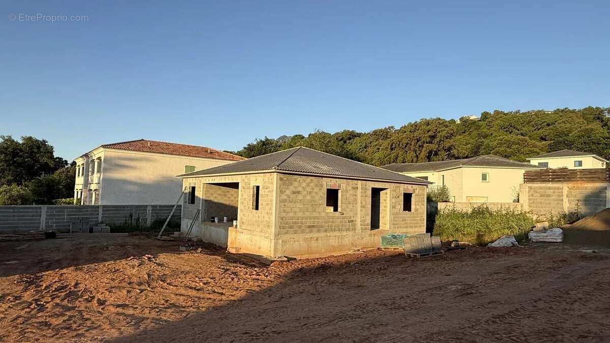 Maison à SANTA-LUCIA-DI-MORIANI