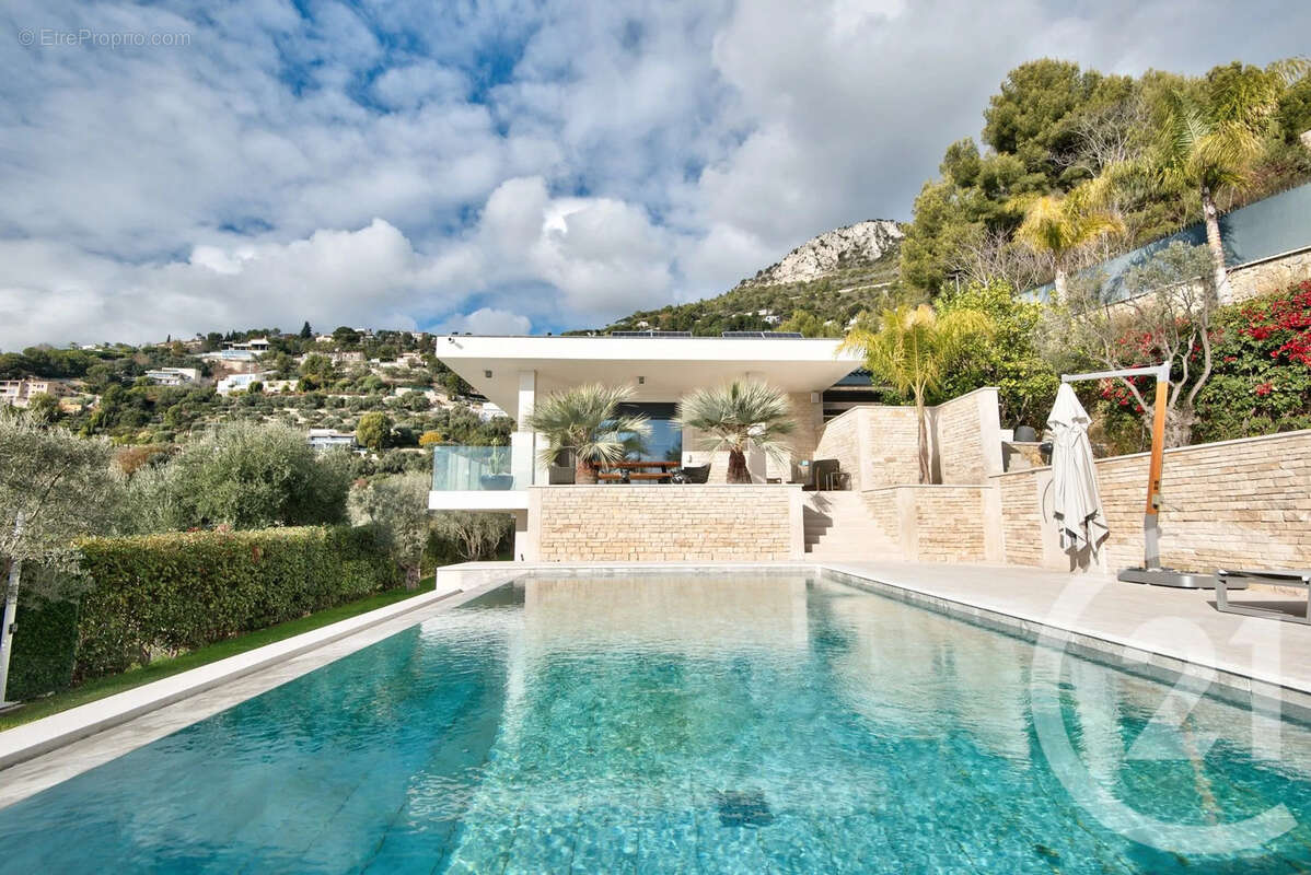 Maison à EZE