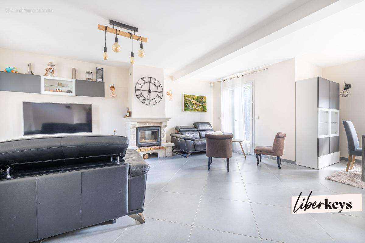 Maison à LA VILLE-DU-BOIS