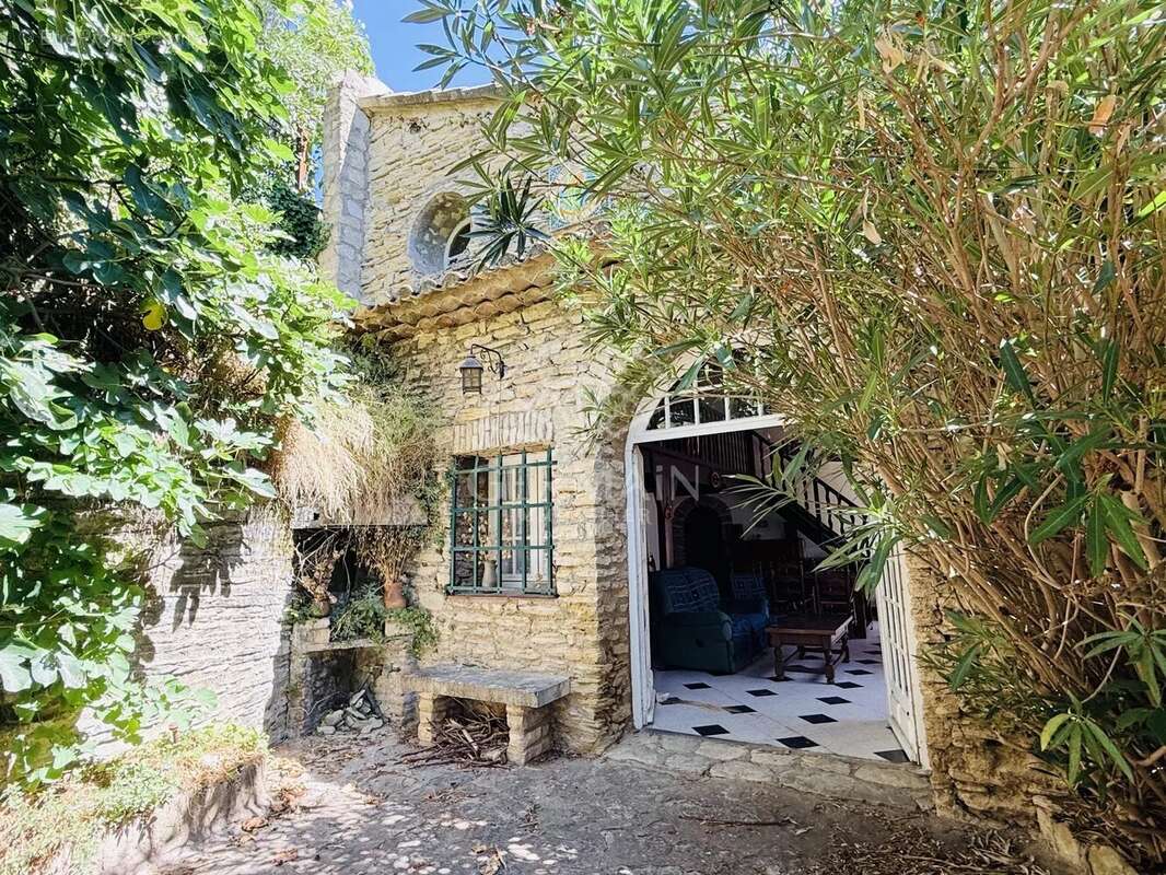 Maison à SAUMANE-DE-VAUCLUSE