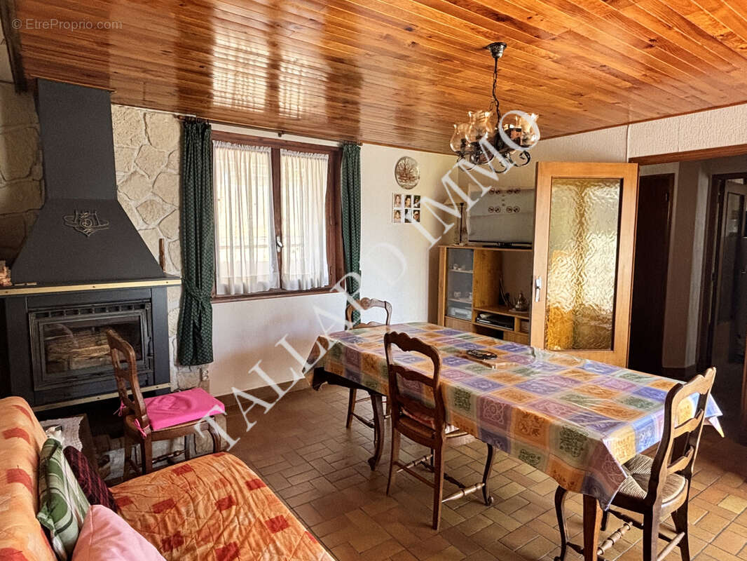 Maison à TURRIERS