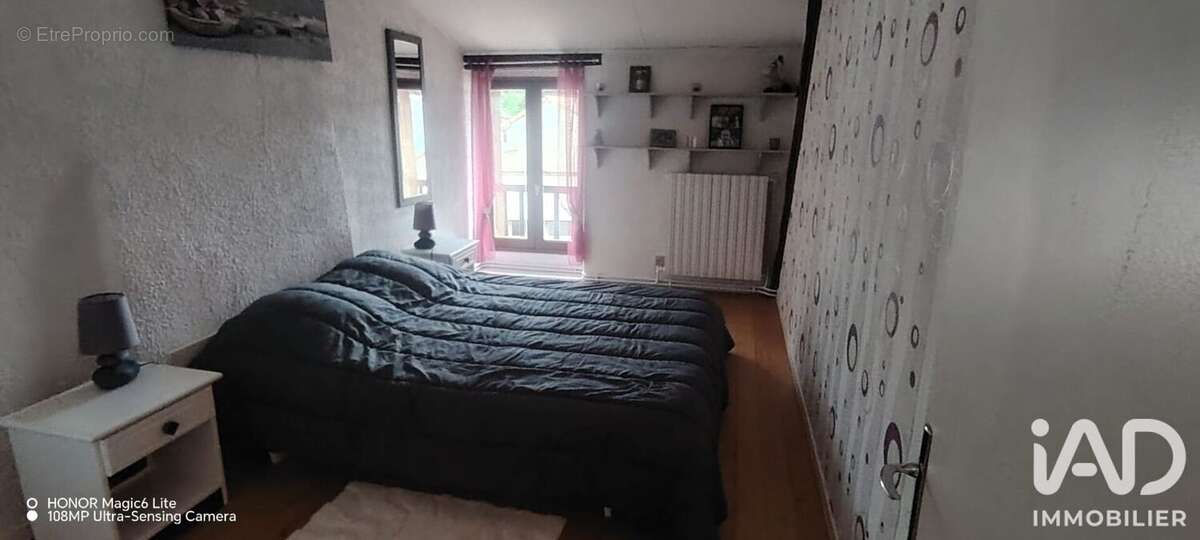 Maison 180 m² à La Tour-Saint-Gelin  - photo 9