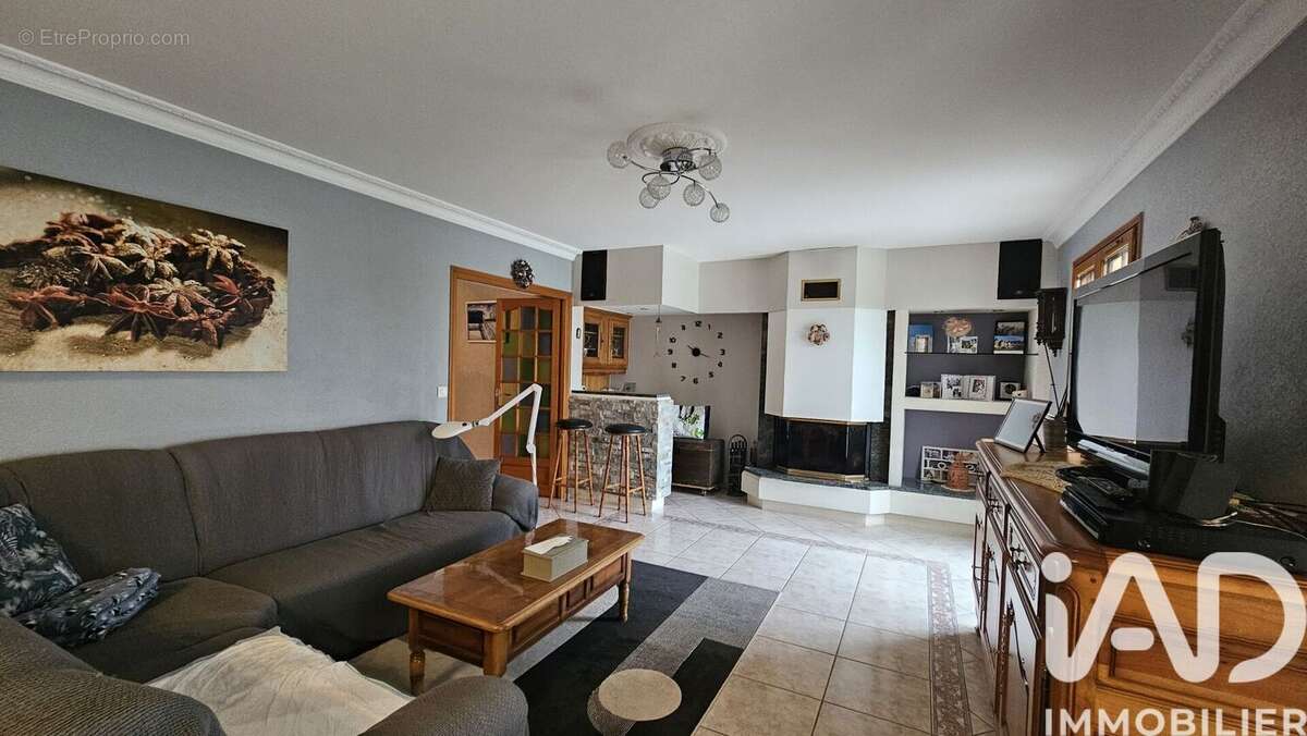 Maison 275 m² à Montignac-Charente  - photo 4