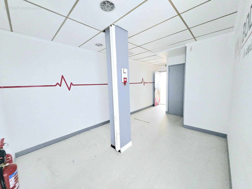 Commerce à SIX-FOURS-LES-PLAGES