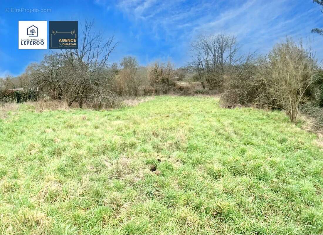 Terrain à VILLERS-COTTERETS