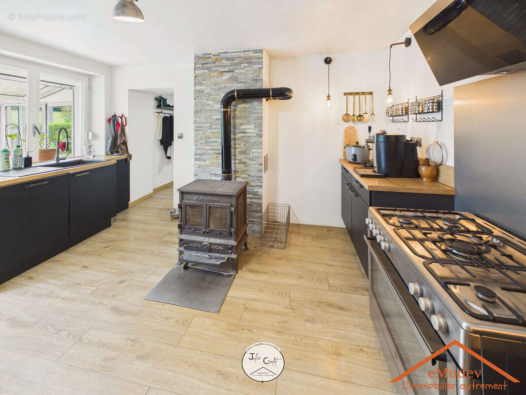 Maison 100 m² à Charmois-L'orgueilleux  - photo 2