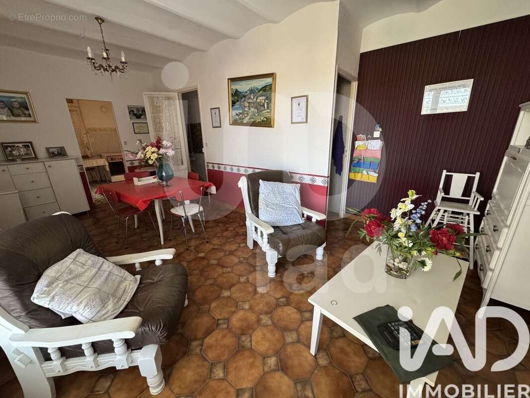 Photo 9 - Maison à SAINT-JULIEN-LES-ROSIERS