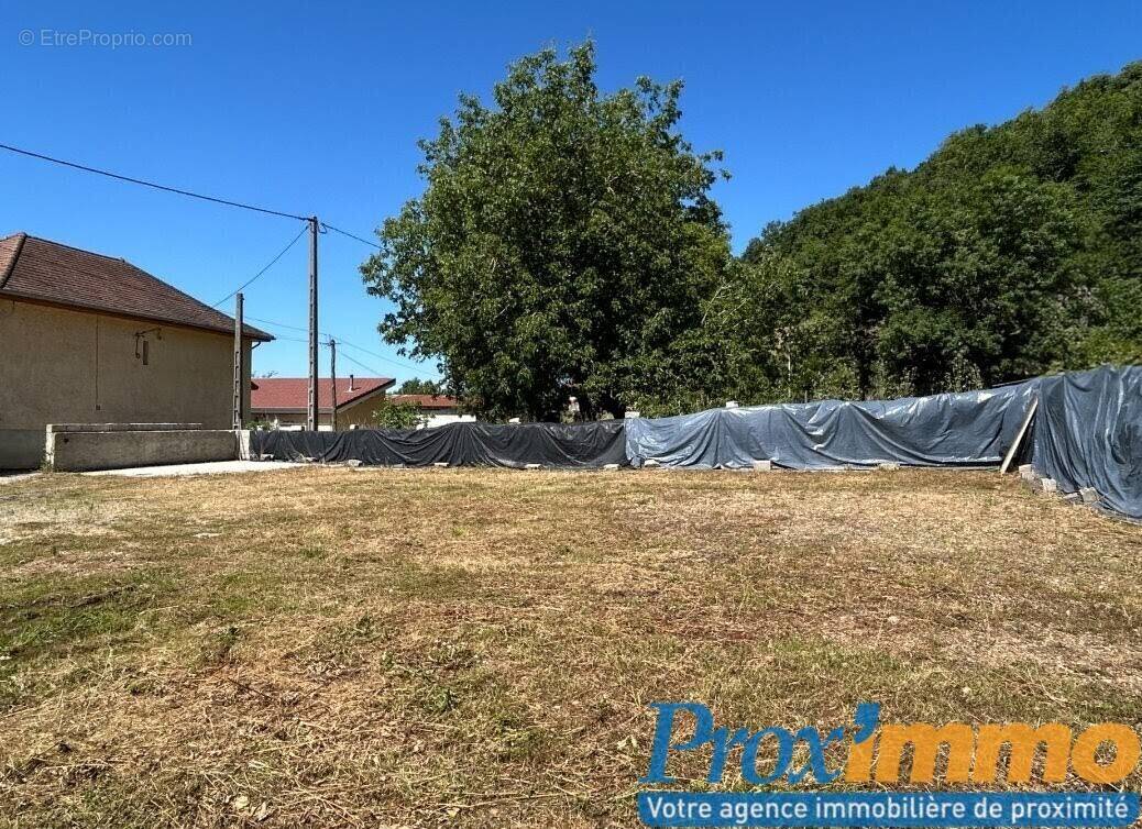Terrain à APPRIEU