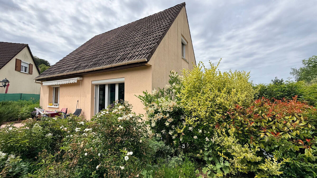 Maison à SAINT-LEGER-DU-BOURG-DENIS